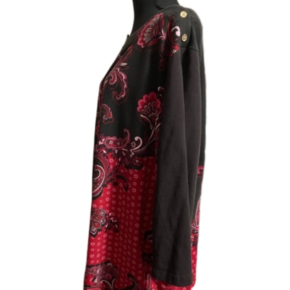 Woman’s Top - Picture 2 of 5